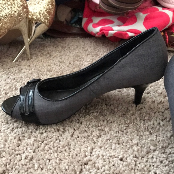 Peep Toe Heels - Picture 2 of 3